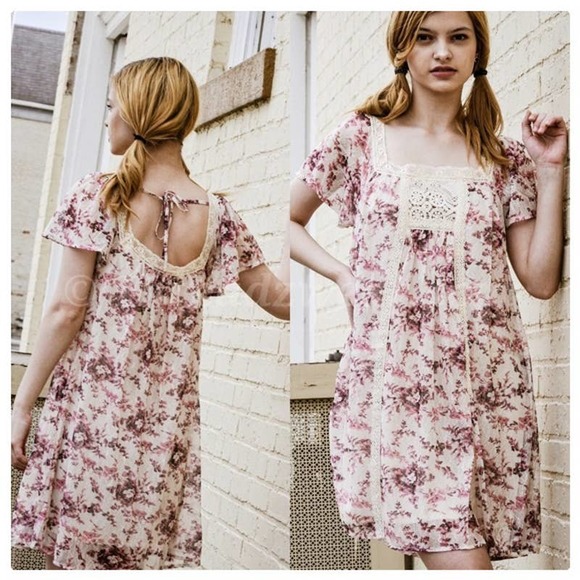 Classic French Lace Mini Dress - Picture 3 of 12